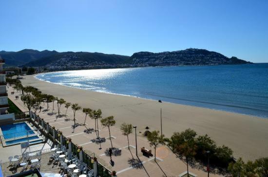 Holidays Penthouse Vues Panoramiques Sur Le Port Naval,Un Sejour Elegant Assure " Wifi Parquing Gratuit Roses Luaran gambar